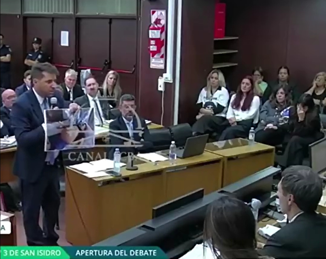 圖為之前庭審中，檢察官所舉照片